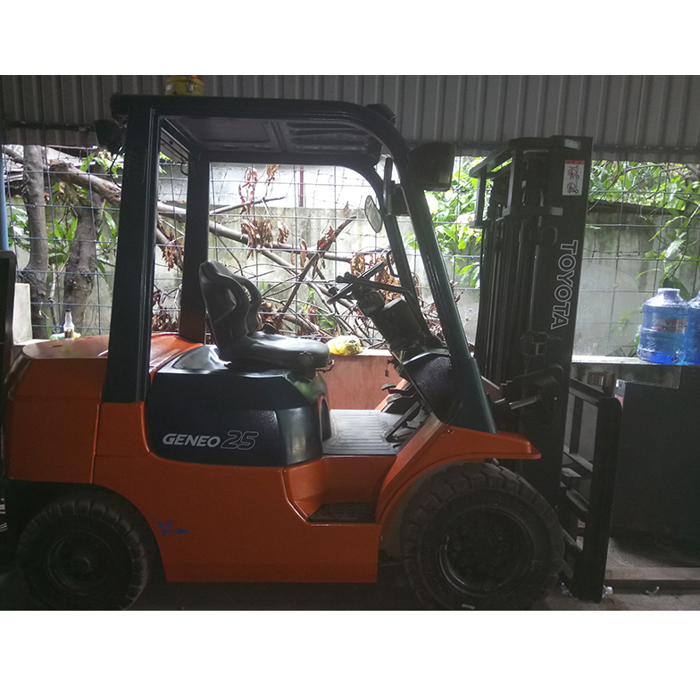 Xe nâng diesel 4 bánh TOYOTA 7FD25 Khang Nam