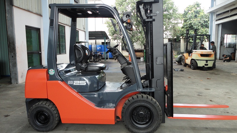 Xe nâng điện 4 bánh TOYOTA 7FB25 Khang Nam