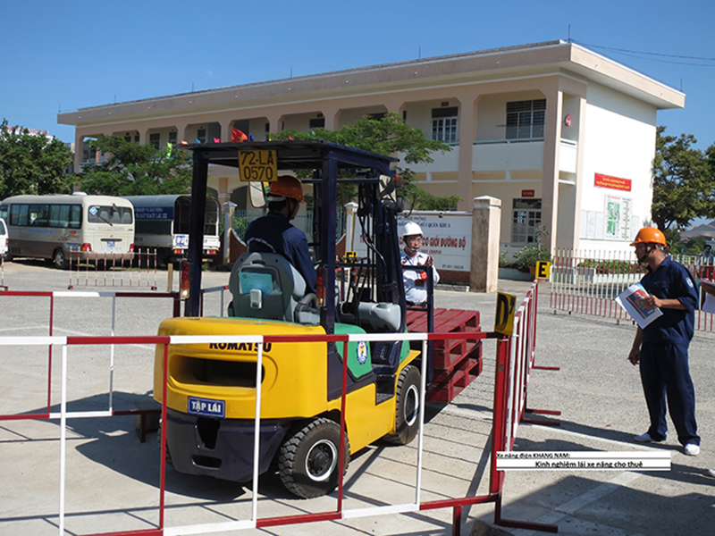 Kinh nghiệm lái xe nâng cho thuê đơn giản (P.1)